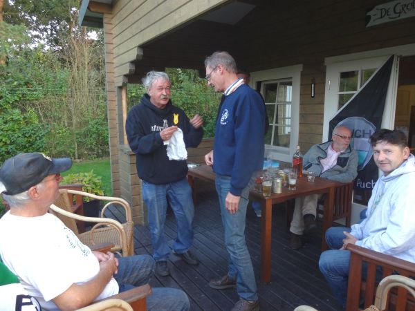 Hein op bezoek op de camping.