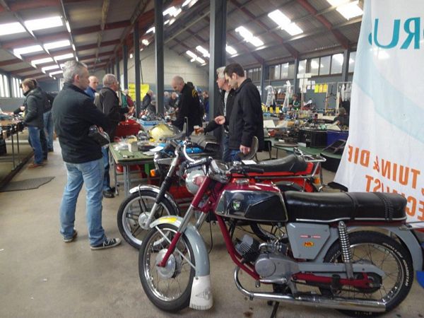 De bromfietsbeurs in Kelpen Oler 2.