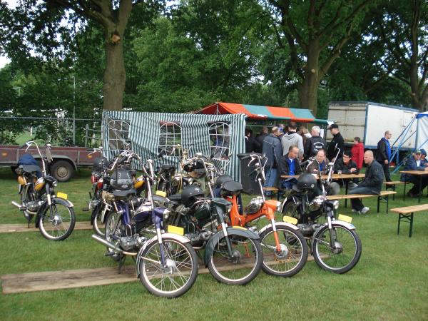 De Tegelse club had een mooi plaatsje voor het paviljoen gekregen.