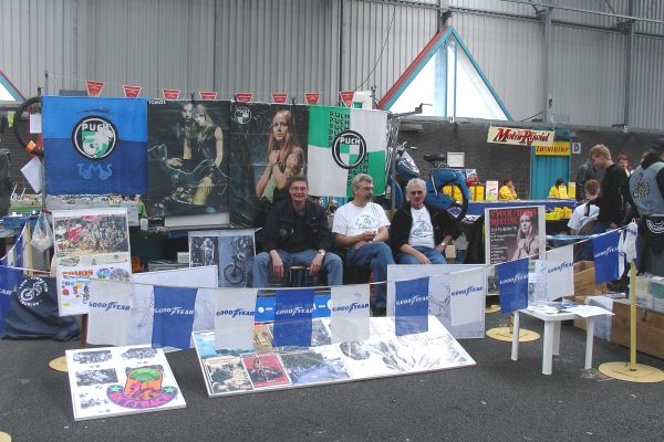 De Tegelse stand met bemanning