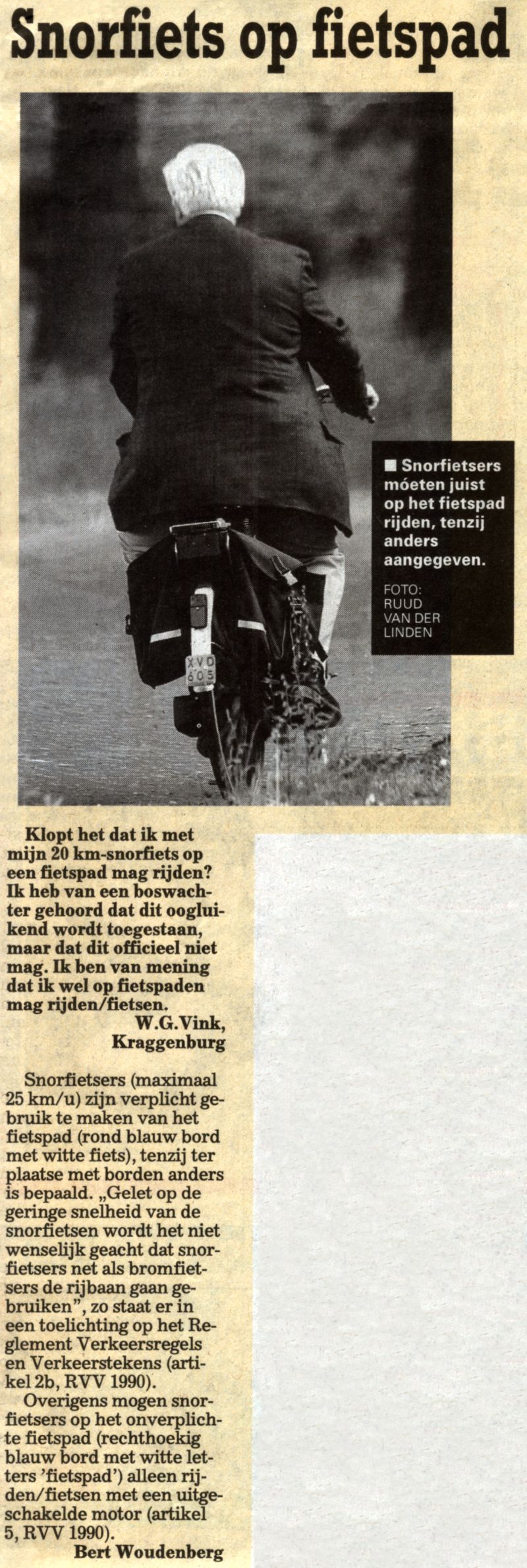 Snorfiets op fietspad knipsel.