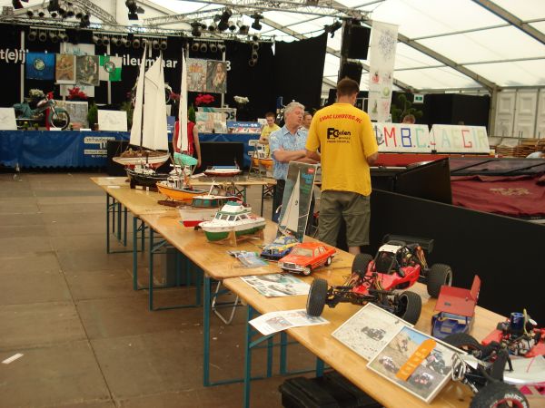 De stand van de beide modelbouwclubs.