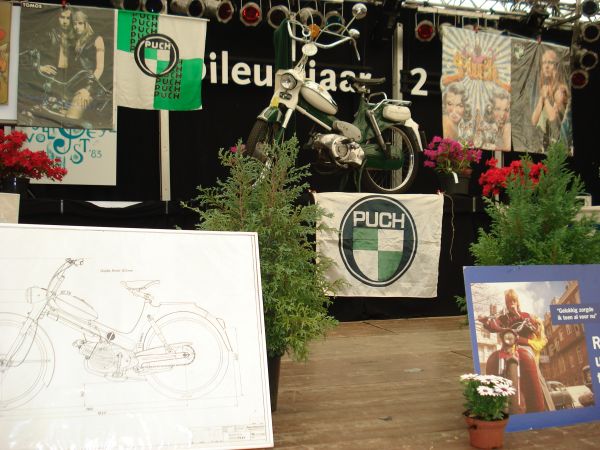 Een deel van de stand van de Puch- en Tomosclub Tegelen.