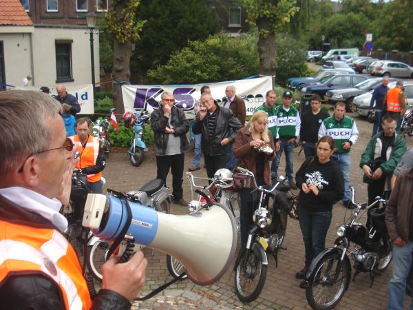 Hans geeft nog wat aanwijzingen betreffende de Toerrit.
