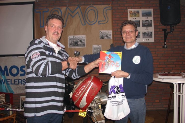 De hoofdprijs, het Tomosboek ging naar Tibe Buringa.