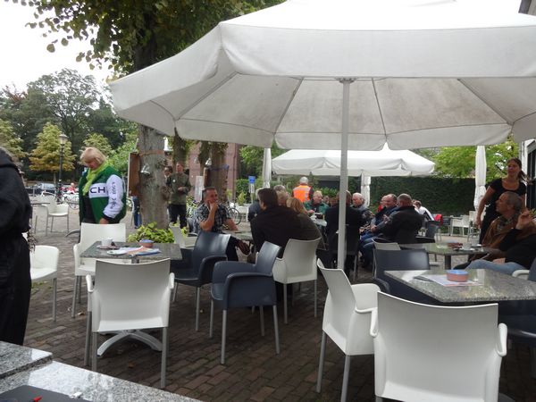 Op het terras bij het Veerhuis in Steyl.